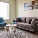 Stunning Nulu 1Br Cozysuites 04